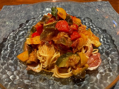 【冷製パスタ】たっぷり夏野菜と生ハムのラタトゥイユパスタ