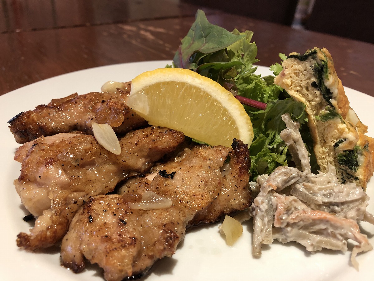 ガーリックチキランチ(サラダ付き)